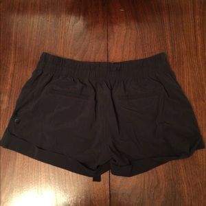 Lululemon On The Fly Shorts Black Sz 8